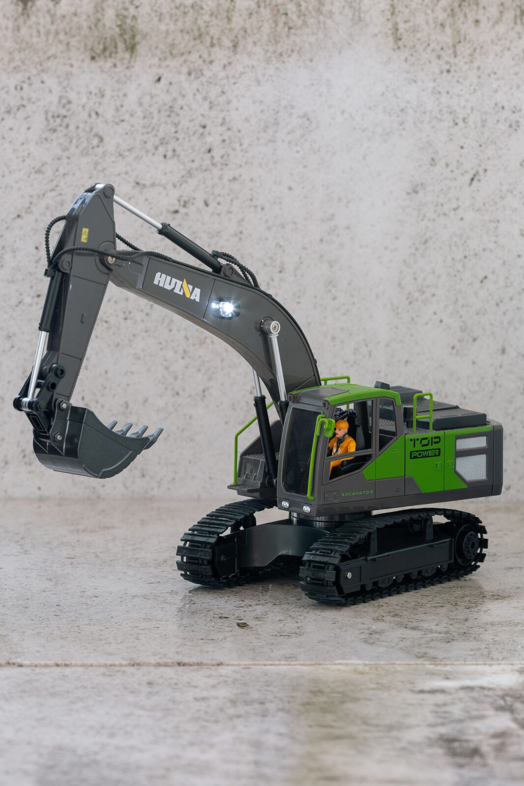 1:18 Scale 13-Channel Alloy Remote Control Excavator Construction Vehicle with Lights, Sound and Steam